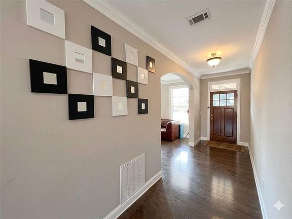 3rd image of 225 Stonebrier Ln