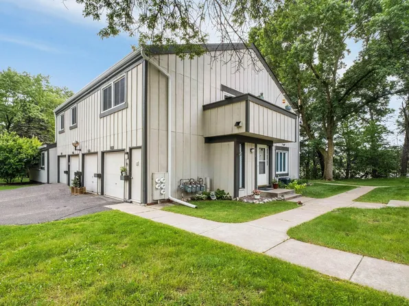 4796 Grenwich Way N, Oakdale, MN 55128