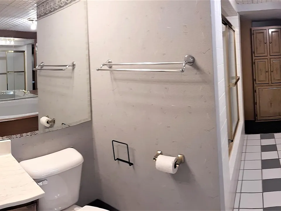 Bathroom with Large Jacuzzi tub and 4' x 7' shower