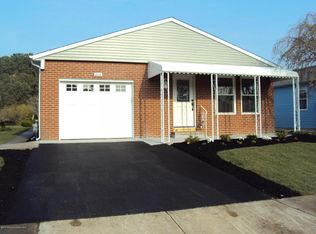 205 Torrey Pines Dr, Toms River, NJ 08757