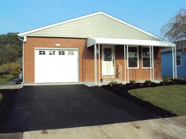 205 Torrey Pines Dr, Toms River, NJ 08757