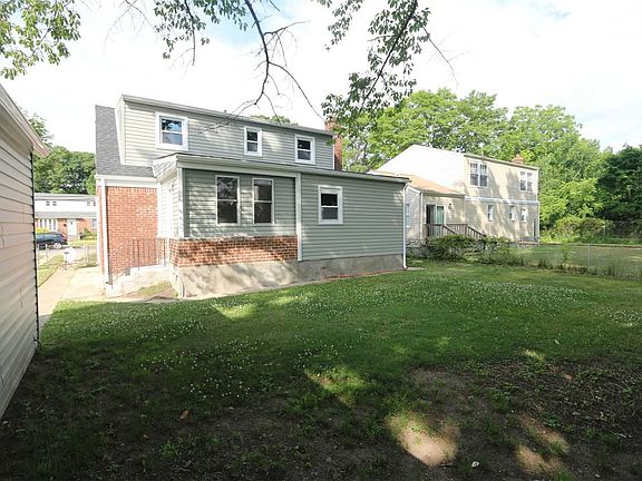 5th image of 521 Albert St
