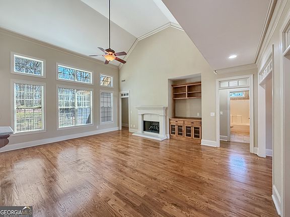 5th image of 92 Fischer Trce