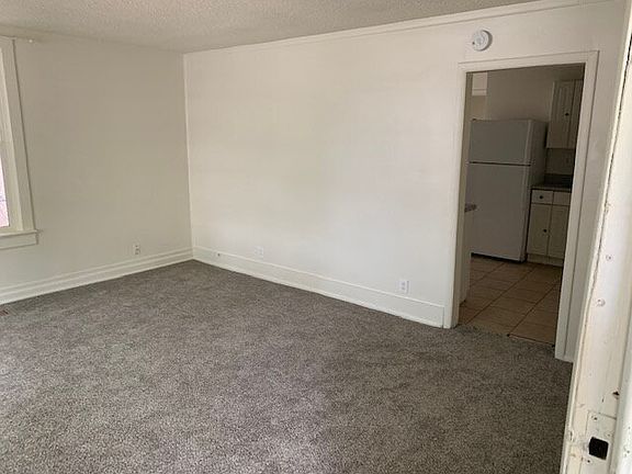 2nd image of 325 Parry St