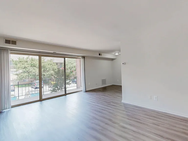Westgate At Laurel Apartments — Photo 11