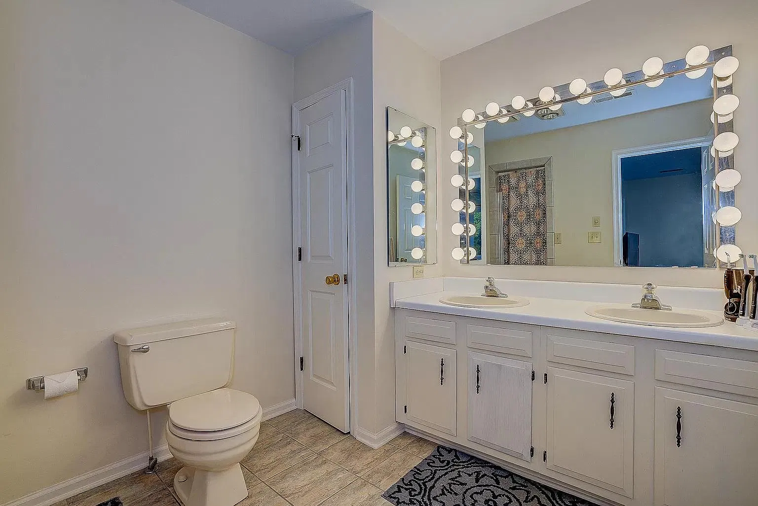 3 bed, 3.5 bath, 2168 sqft, $2,300 — Photo 2