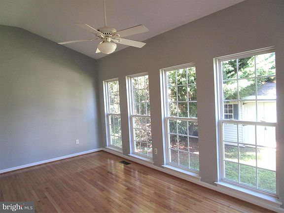 4th image of 225 Creeks End Ln