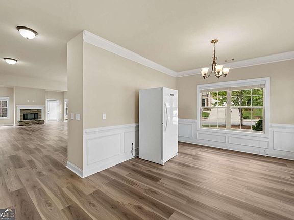 4th image of 800 Ansbeth Way