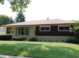 1101 Magnolia Dr, Waukesha, WI 53188