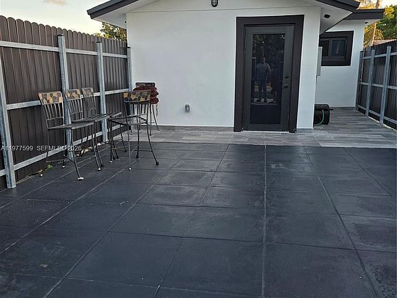 5th image of 345 NW 5th Ave