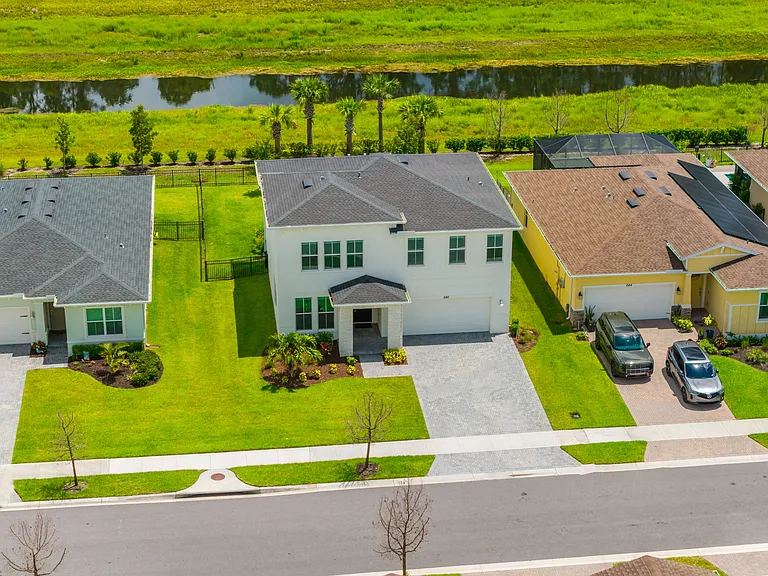 640 Veridian Cir NW — Photo 3