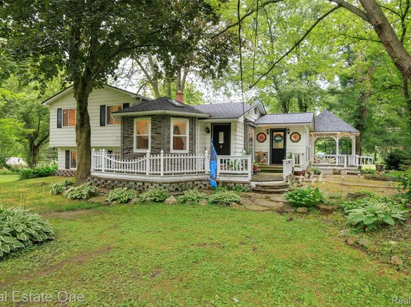 3439 N Mill Rd, Dryden, MI 48428