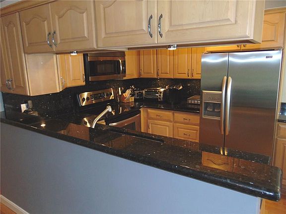 4th image of 74 Valley Green Ct #B