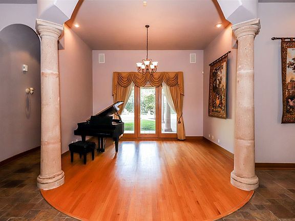 3rd image of 117 Crenshaw Dr