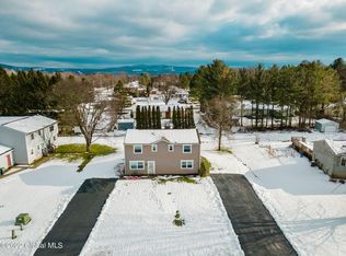 4 Suncrest Dr, Waterford, NY 12188