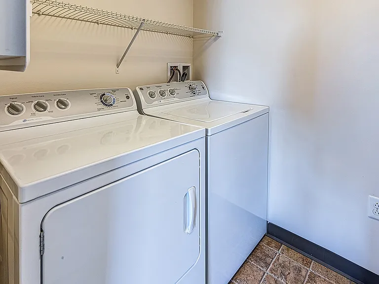 Fairfield Apartments — Photo 19