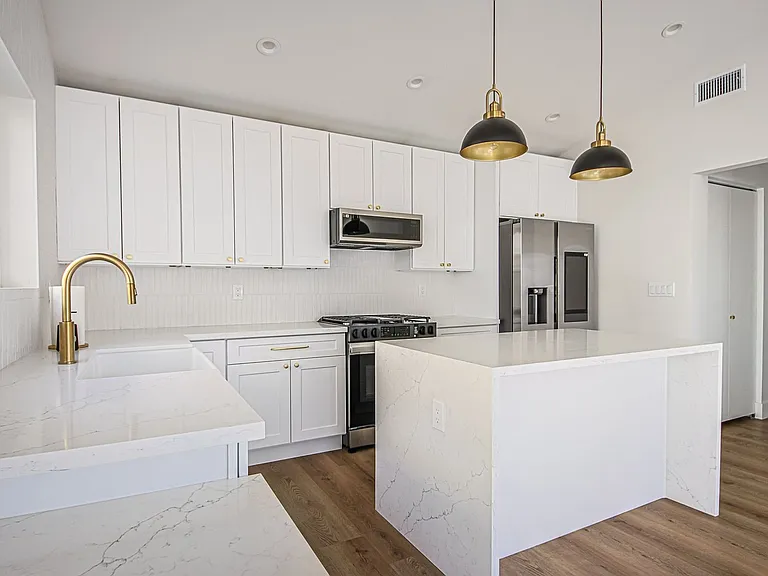 723 E Verdugo Ave #201 — Photo 8