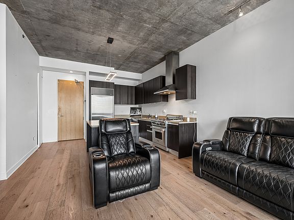 5th image of 600 N Fairbanks Ct Unit 1706