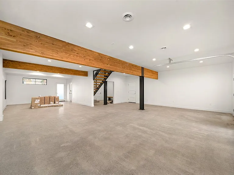 3328 E 55th Ave — Photo 39