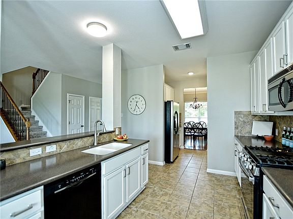 5th image of 208 Walnut Creek Dr