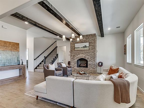 5th image of 8108 Goldfinch Dr
