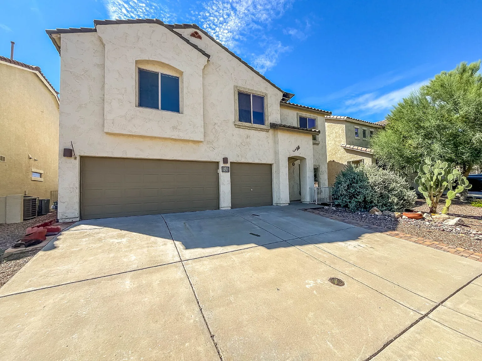 3 bed, 2.5 bath, 2514 sqft, $2,199 — Photo 2