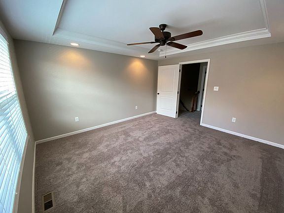 5th image of 800 Blue Spruce Way #932