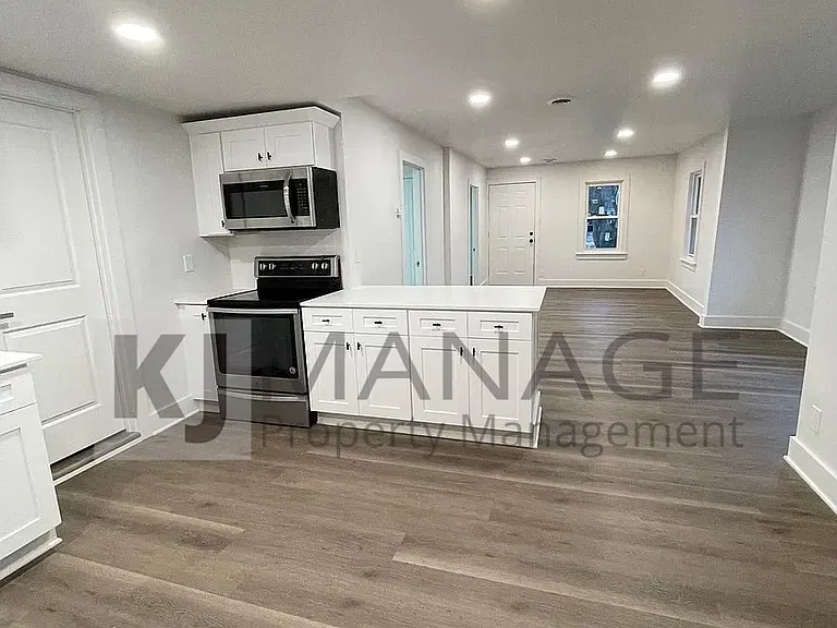 90 W Meyers Ave — Photo 6