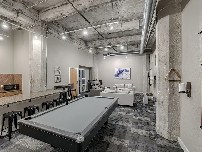 321 W 7th St #208 — Photo 18