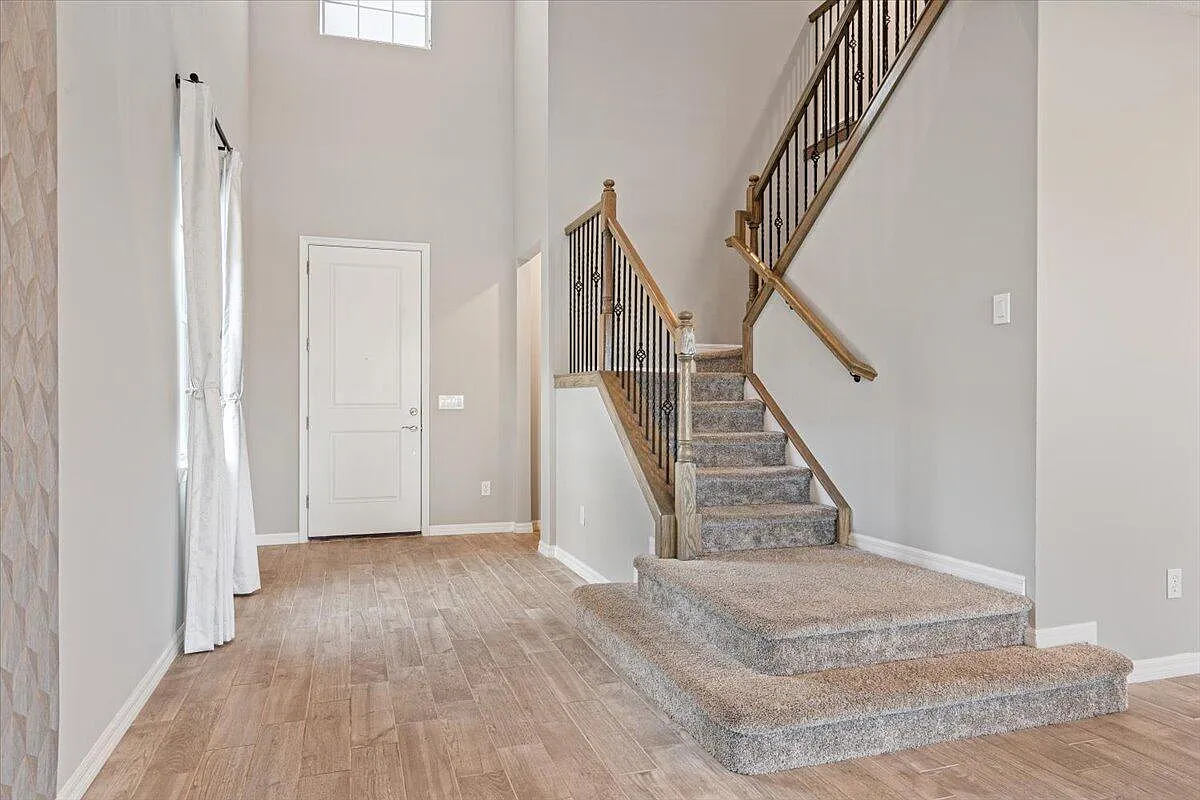 4 bed, 2.5 bath, 2448 sqft, $3,500 — Photo 4