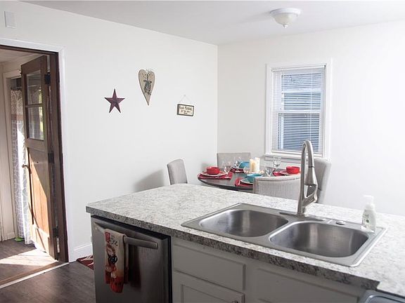 5th image of 211 Meadow St