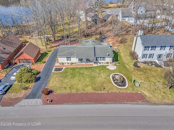 3rd image of 60 Lakeview Dr