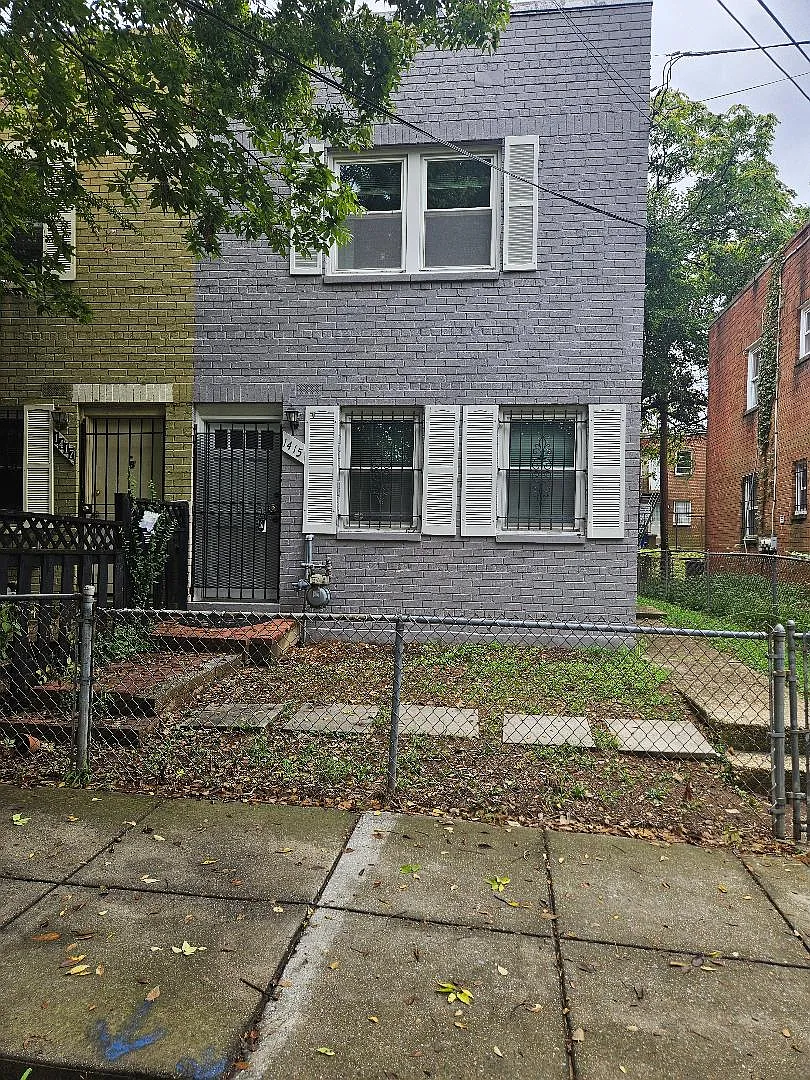 3 bed, 1216 sqft, $4,100 — Photo 1