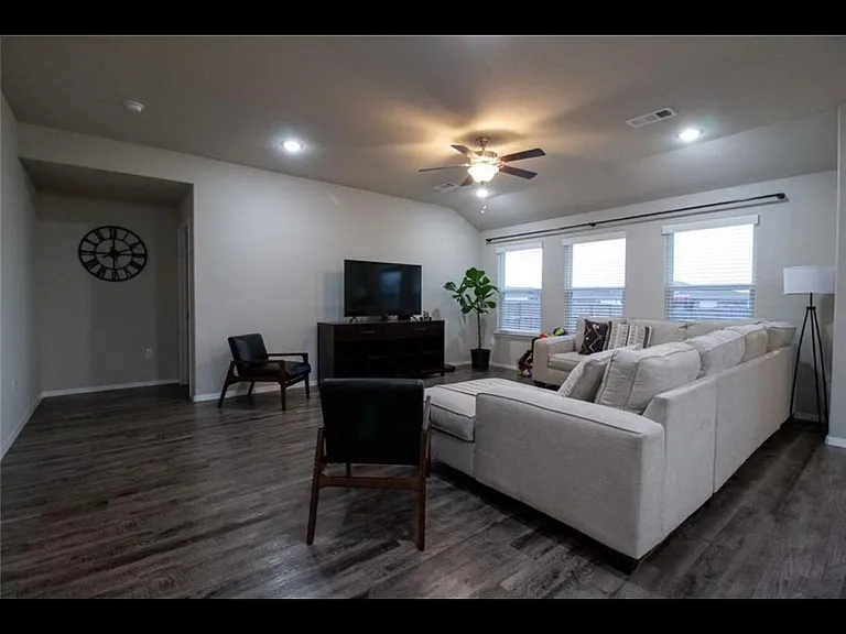 4204 Lexington Ave — Photo 10