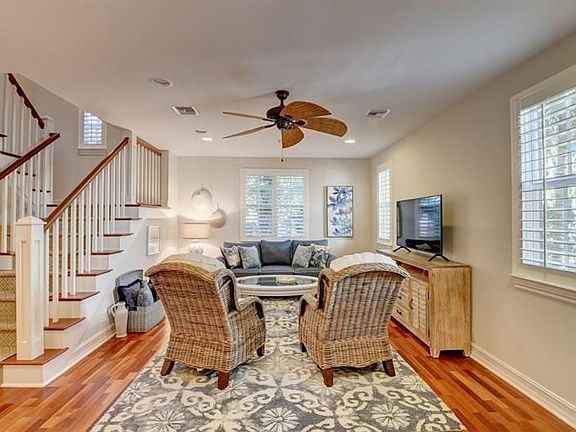 5th image of 306 E Mallory Cir