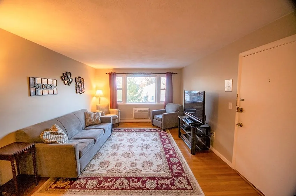 2 bed, $2,800 — Photo 2