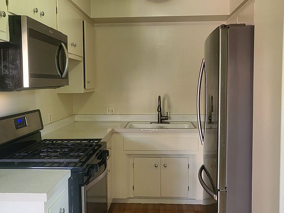 4th image of 612 Fremont Ave #1