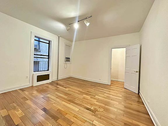 3rd image of 251 W 81st St #5W