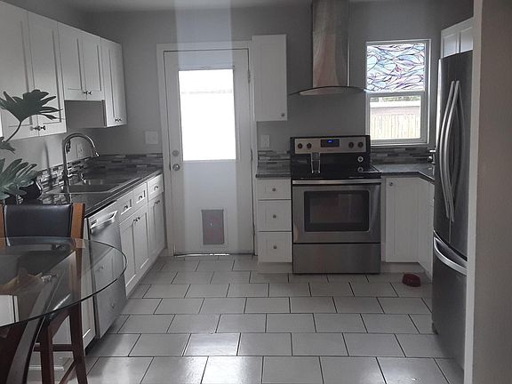 3rd image of 1805 S Shoshone St