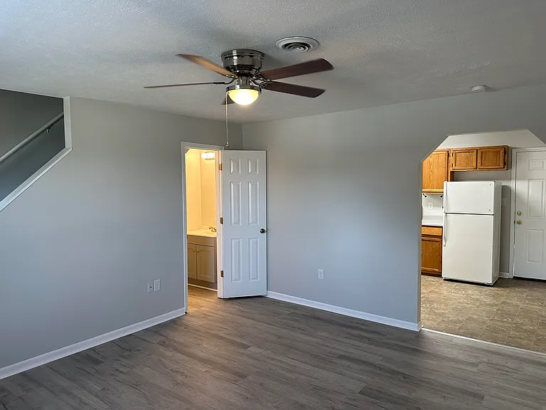 307 Willow Greene Dr — Photo 2