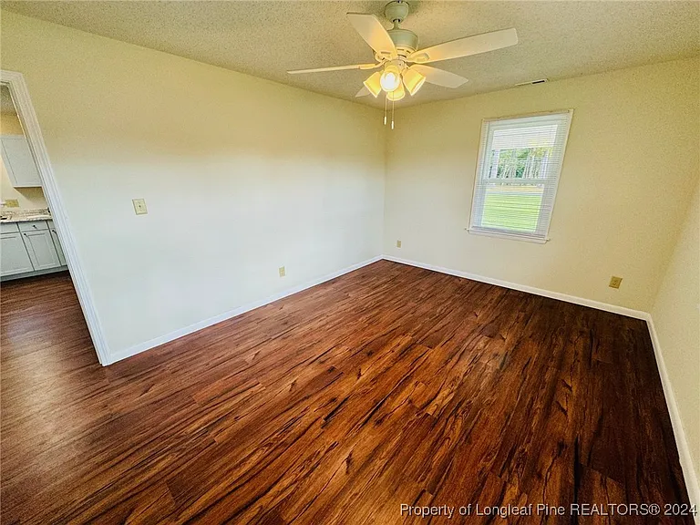 105 E Railroad St — Photo 3