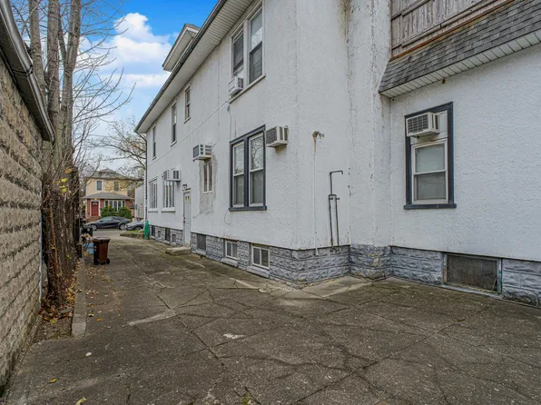 1754 East 22nd Street image 7 of 14