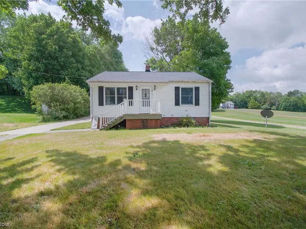 1170 Smith Kramer St NE, Hartville, OH 44632
