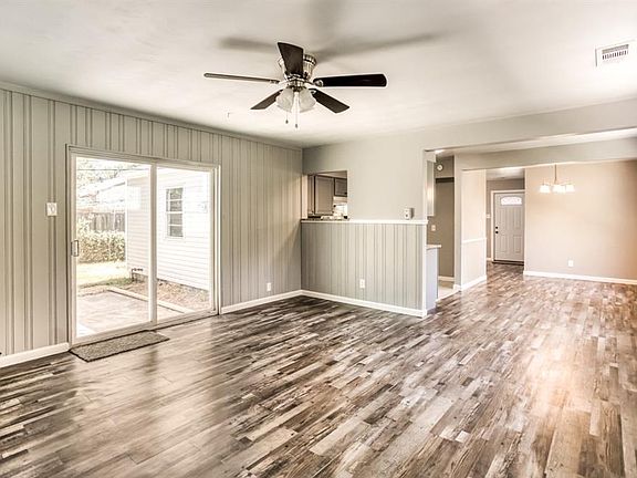 4th image of 11823 Broadmoor Dr
