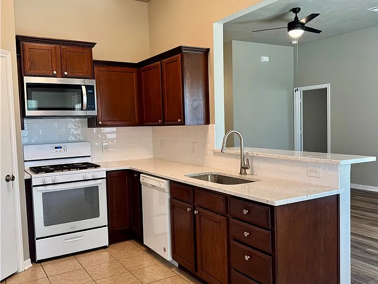 3702 Meadow View Dr — Photo 12