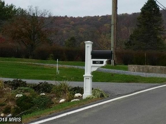 1425 Arnoldstown Road driveway entrance