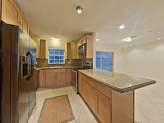 5th image of 9371 NW 38th Pl