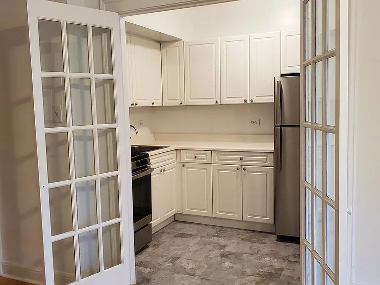 40 East Oak Street — Photo 6