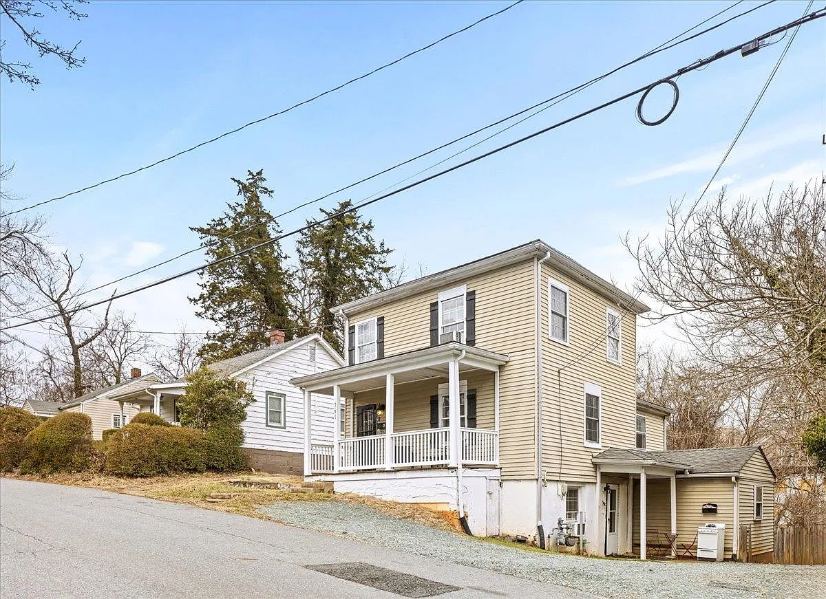 761 King St photo 1