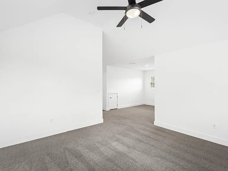 530 Raymond St — Photo 17